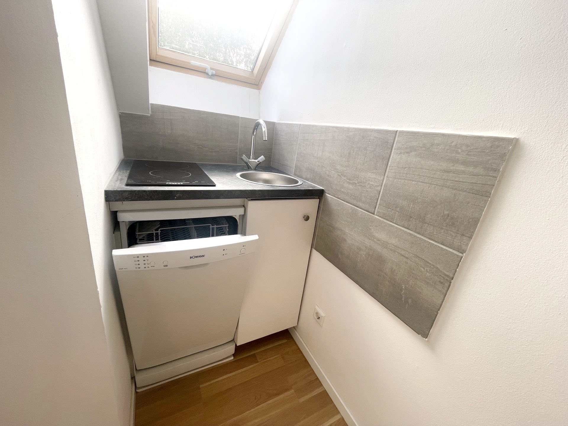 Bückeberg – Pantryküche mit Geschirrspüler