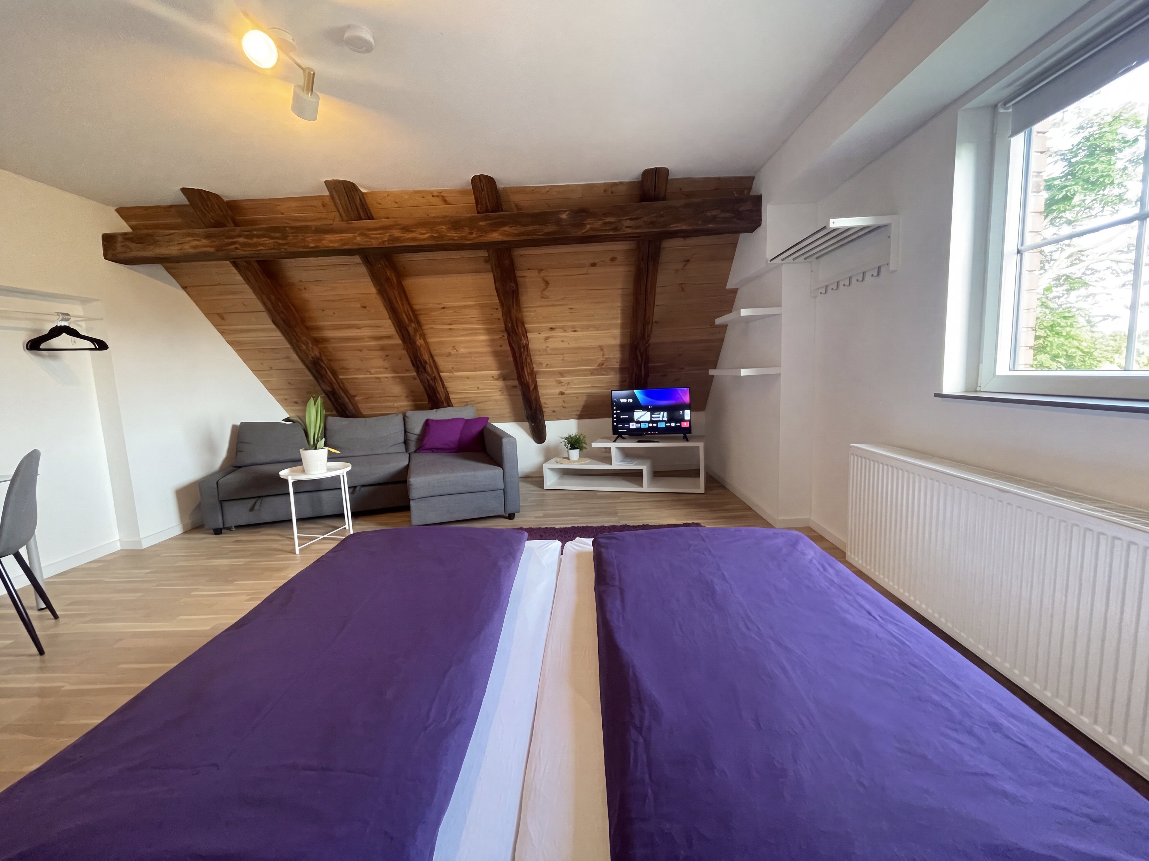 Zimmer Feldrand – WG-Zimmer im Dachgeschoss
